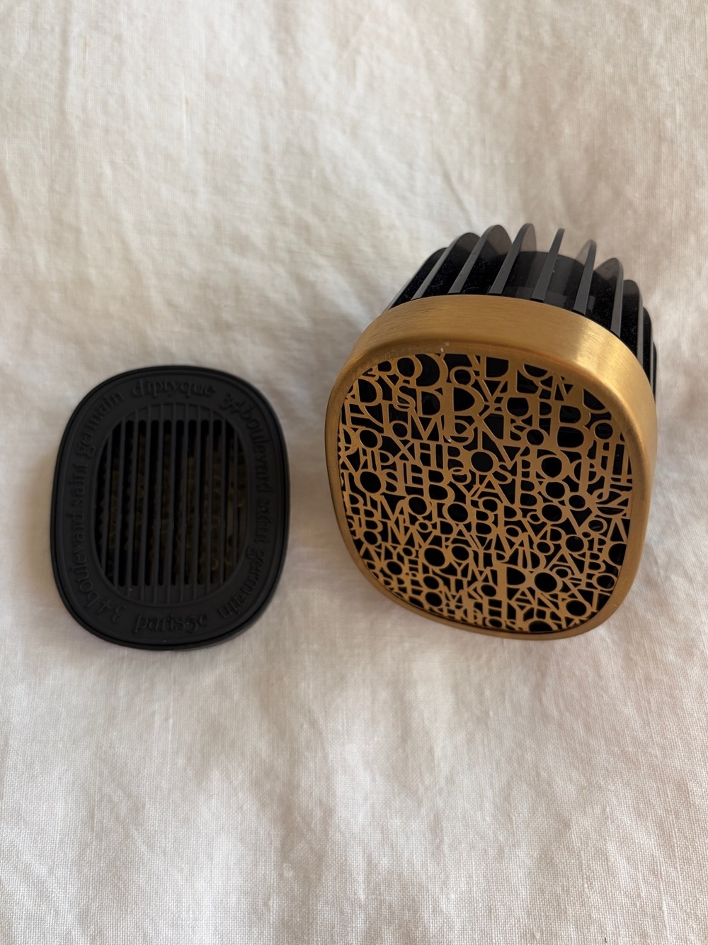 Diptyque Electric Diffuser Wall Plug In + 34 Blvd Saint Germain Insert